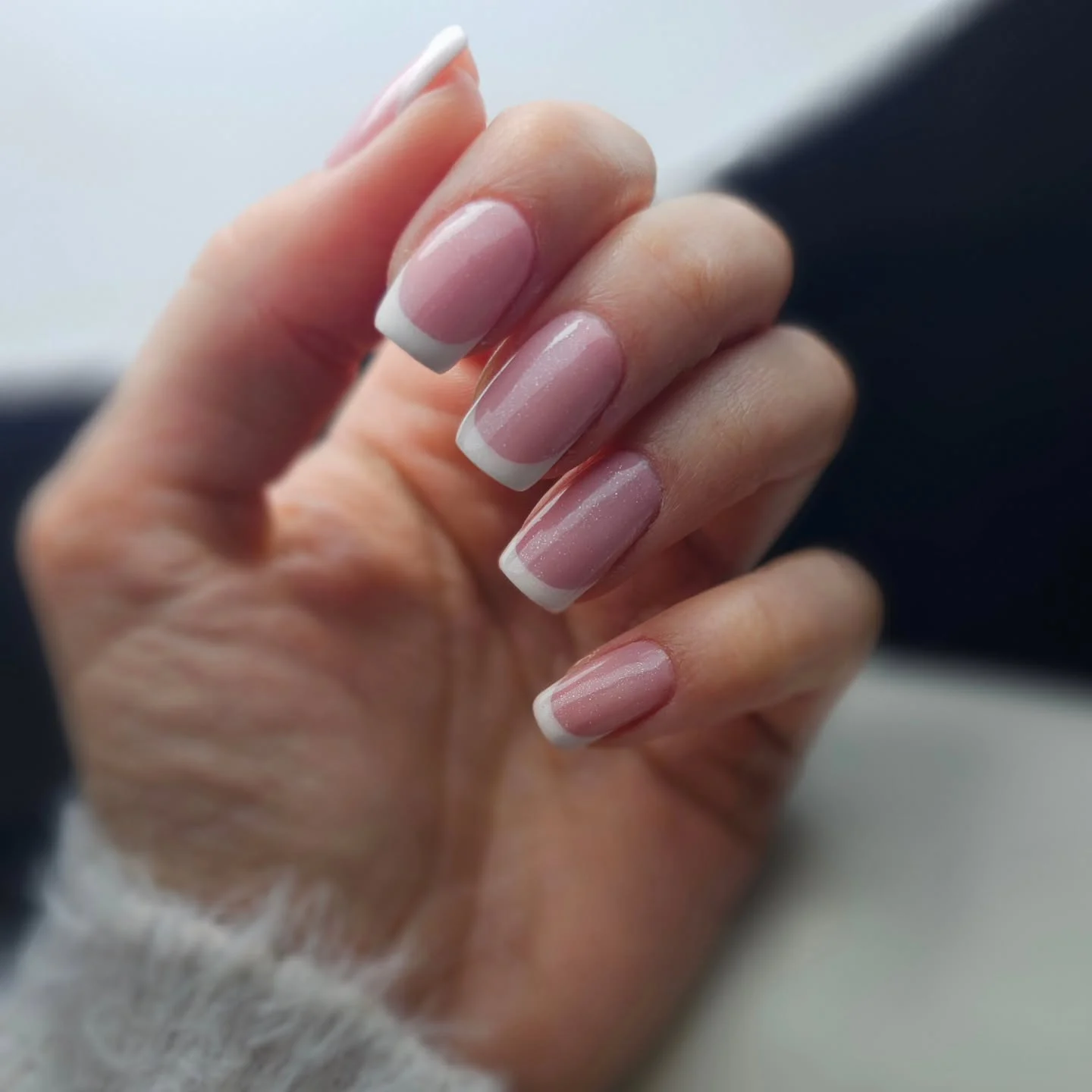 Paznokcie w stylu French wykonane w salonie